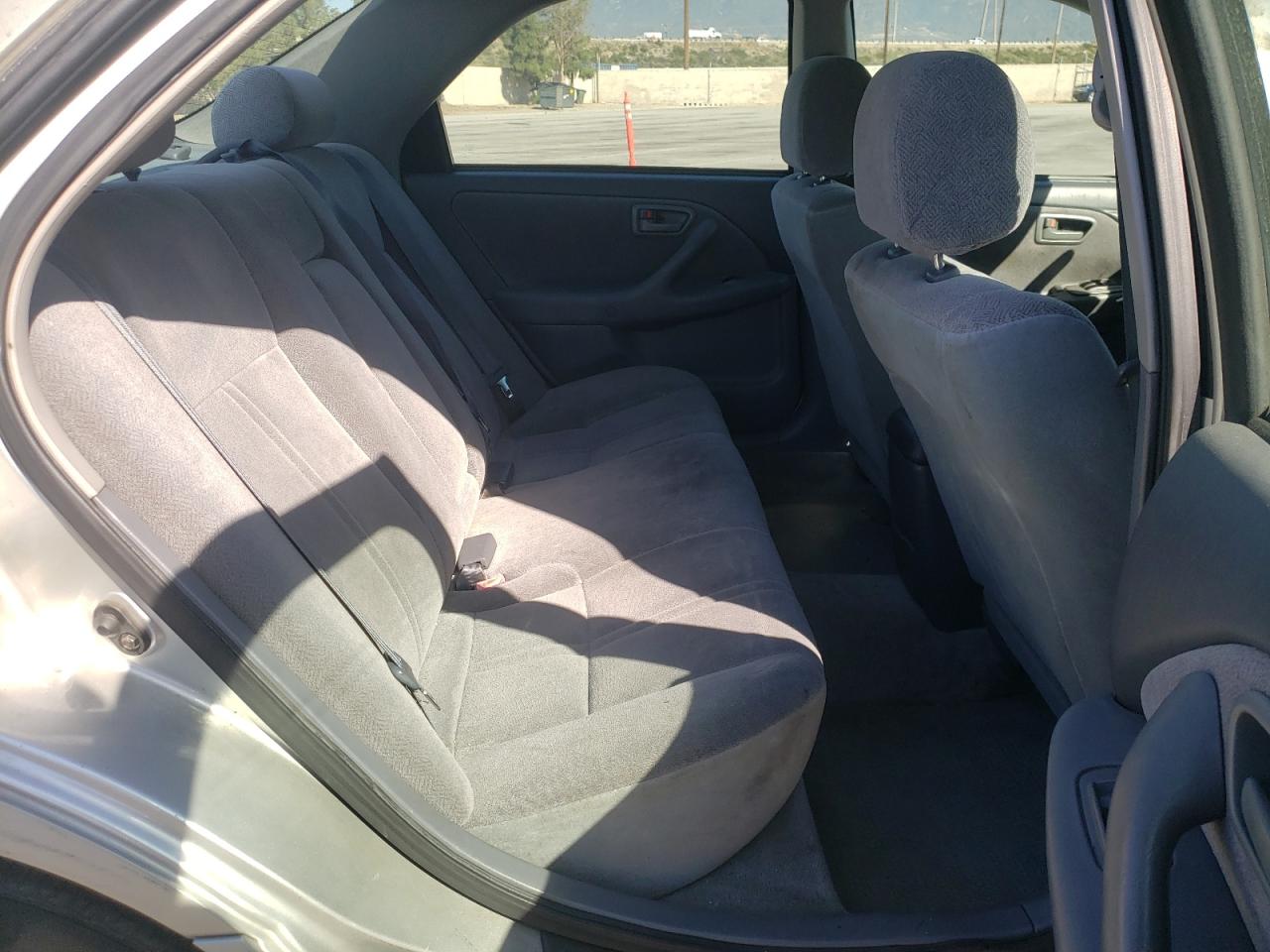 Photo 6 from auction – 2001 TOYOTA CAMRY CE with VIN 4T1BG22K11U780935
