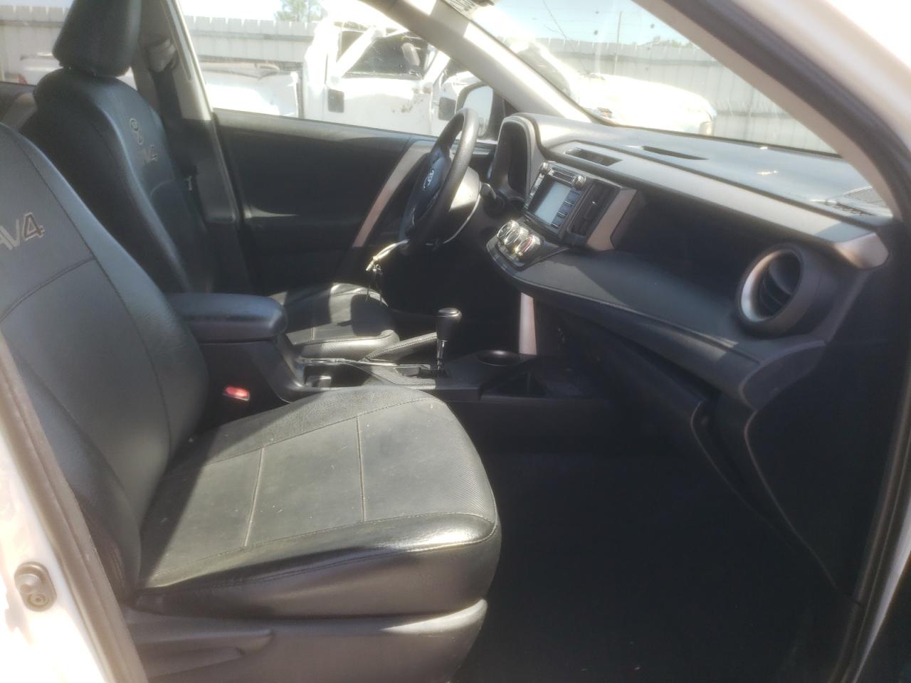 Photo 5 from auction – 2015 TOYOTA RAV4 with VIN 2T3ZFREV6FW210413
