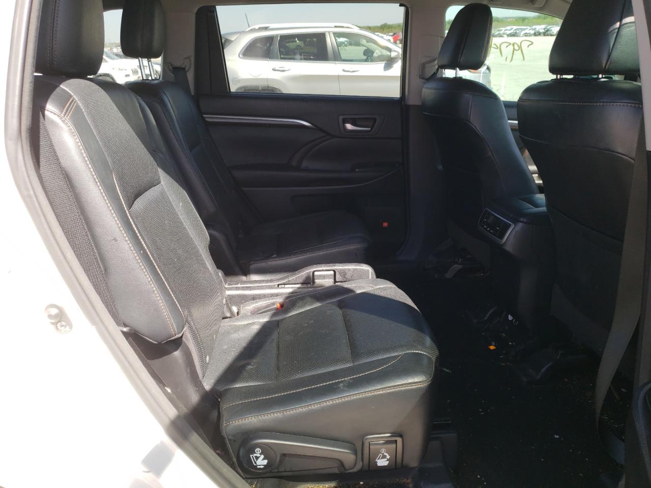 Photo 6 from auction – 2016 TOYOTA HIGHLANDER with VIN 5TDYKRFH3GS184968