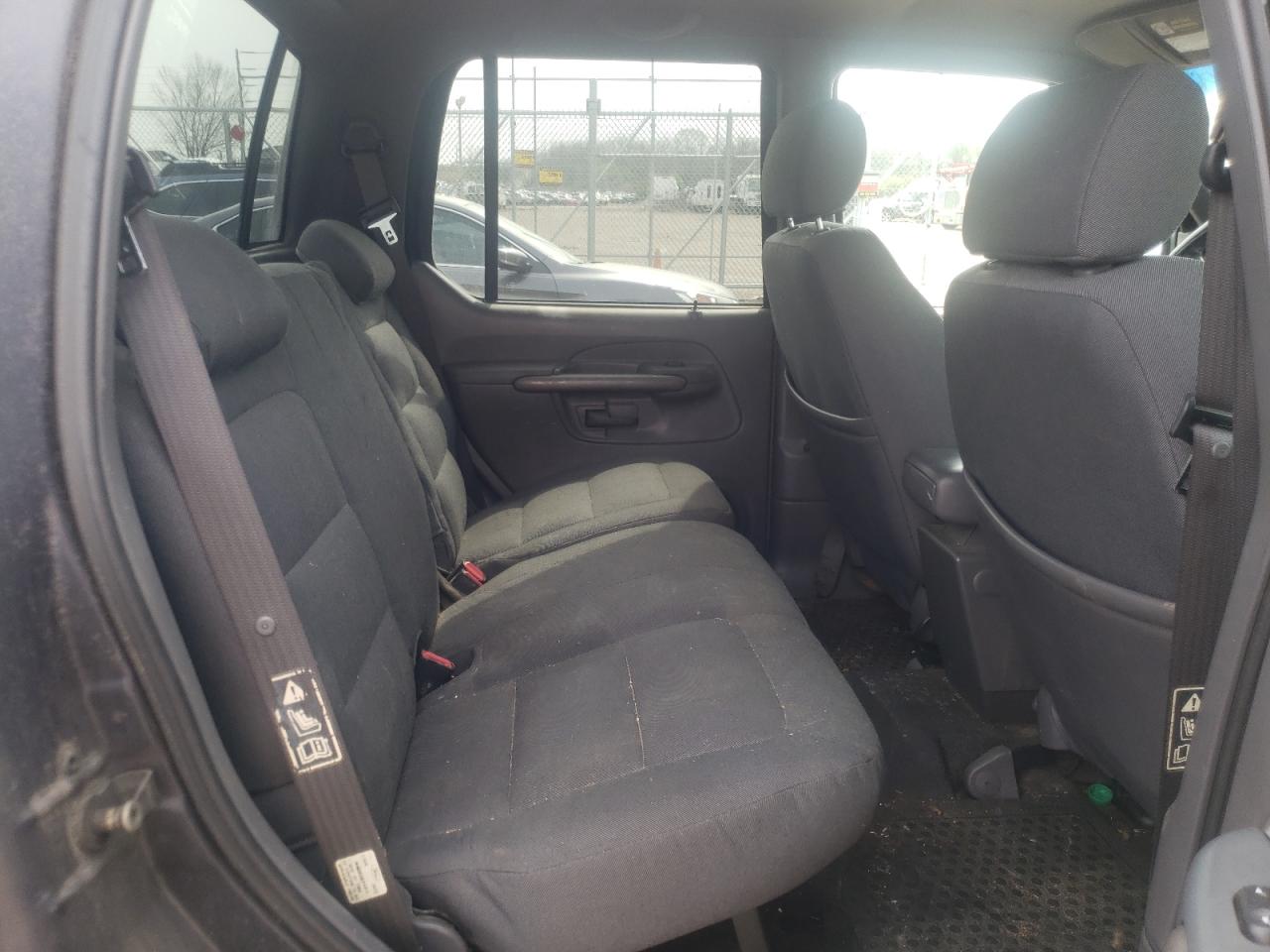 Photo 6 from auction – 2001 FORD EXPLORER S with VIN 1FMZU77E71UA70560
