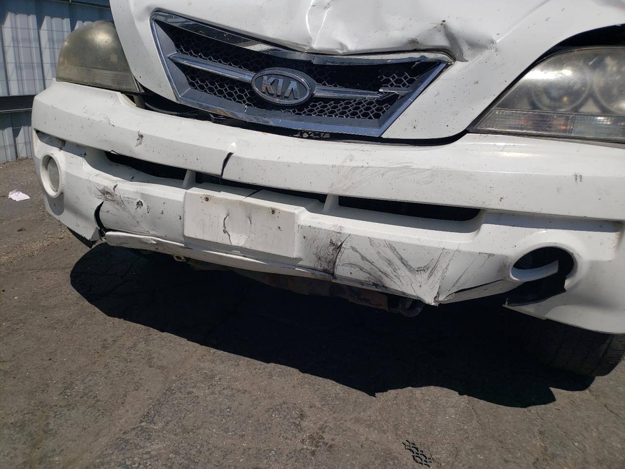 Photo 9 from auction – 2005 KIA SORENTO EX with VIN KNDJC733855382461