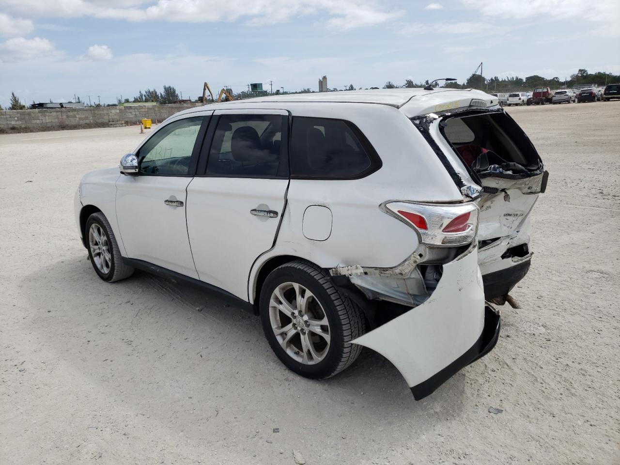 Photo 3 from auction – 2014 MITSUBISHI OUTLANDER with VIN JA4AD3A33EZ010005