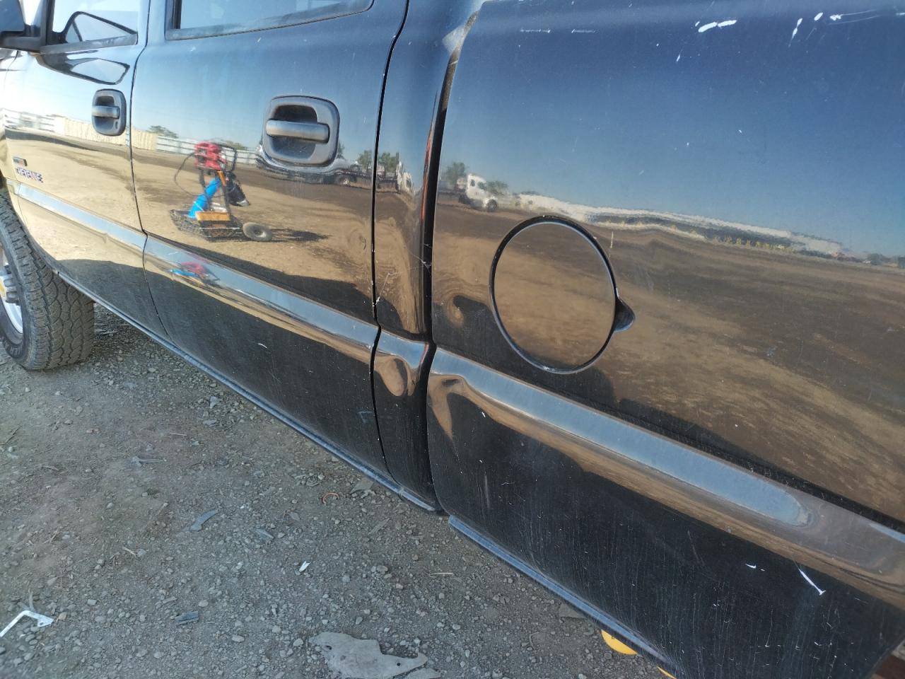 Фото 10 с аукциона – 2003 CHEVROLET SILVERADO с VIN 1GCHC23183F251523