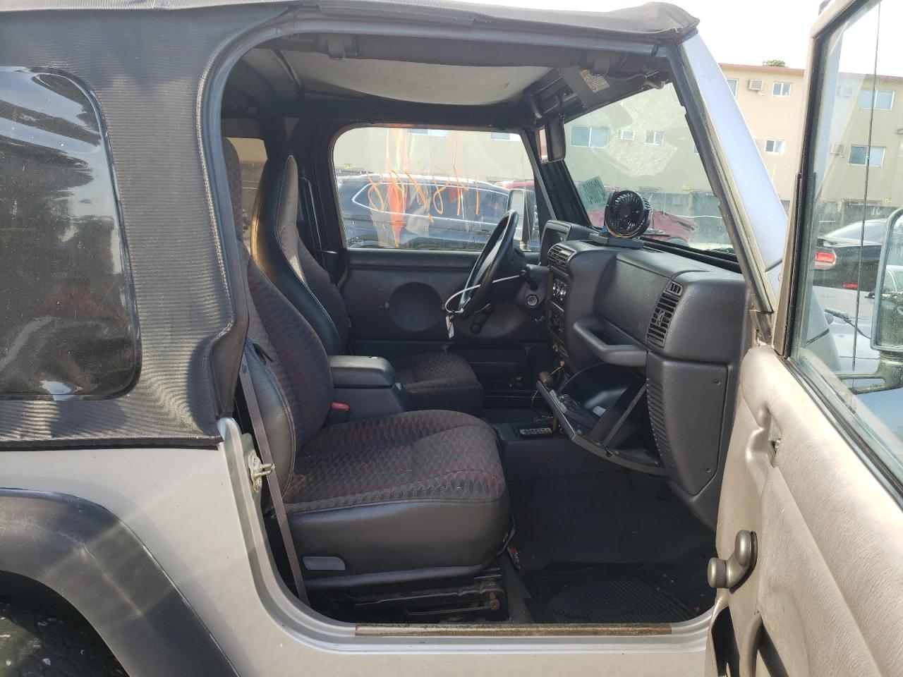 Photo 5 from auction – 2000 JEEP WRANGLER / with VIN 1J4FA29P8YP718217