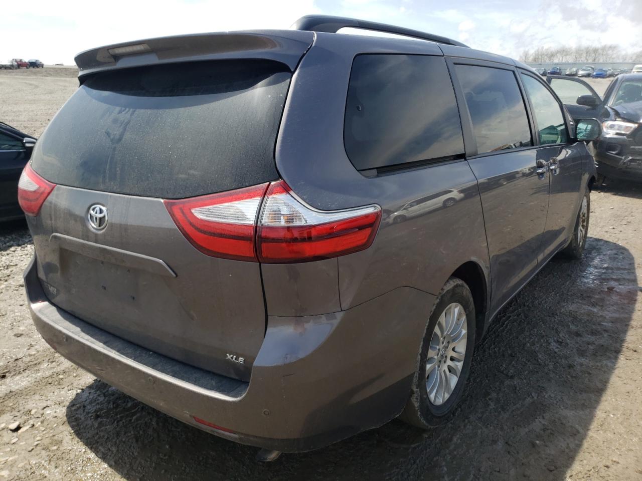 Photo 4 from auction – 2016 TOYOTA SIENNA XLE with VIN 5TDYK3DC2GS724573
