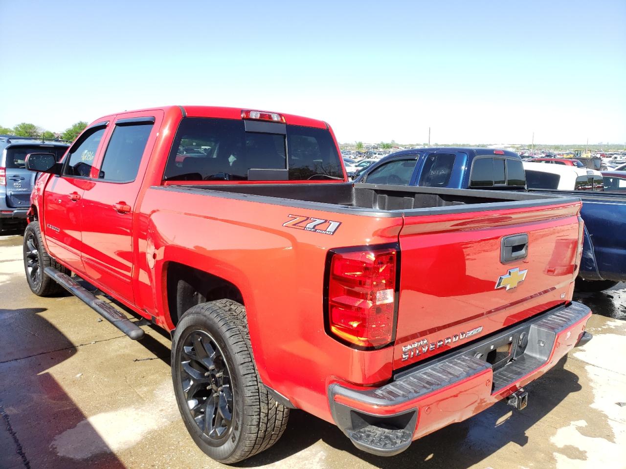 Photo 3 from auction – 2018 CHEVROLET SILVERADO with VIN 3GCUKREC9JG111663