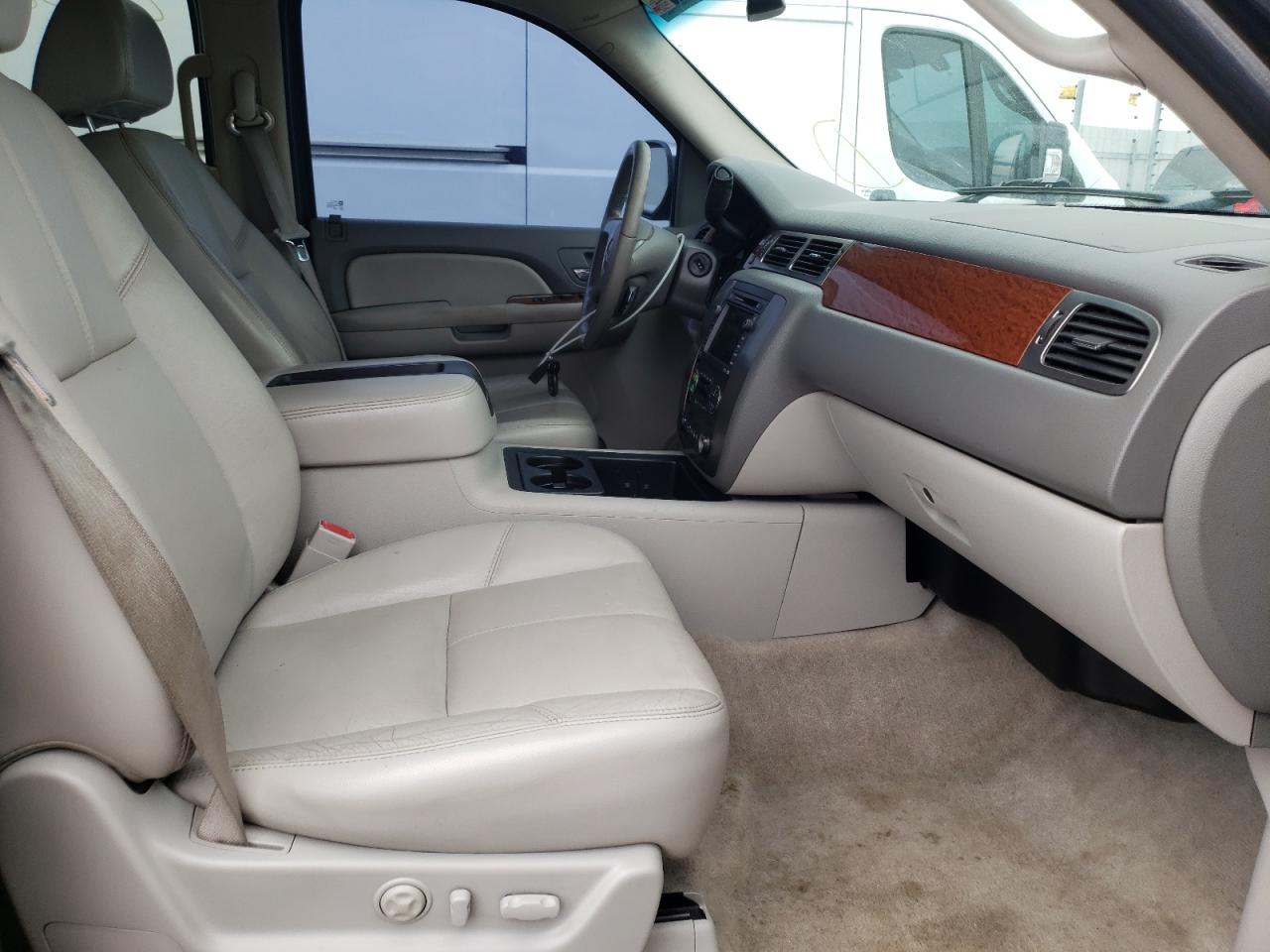 Photo 5 from auction – 2007 GMC YUKON with VIN 1GKFK13007R378559