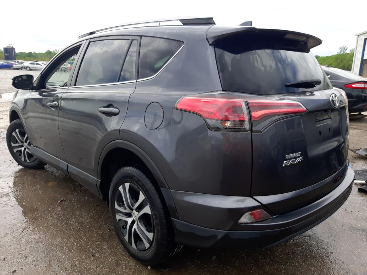 Photo 3 from auction – 2018 TOYOTA RAV4 LE with VIN JTMZFREV9JD130819