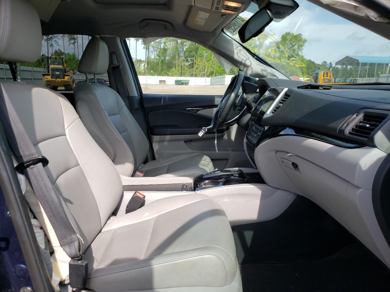 Photo 5 from auction – 2016 HONDA PILOT with VIN 5FNYF5H9XGB047887