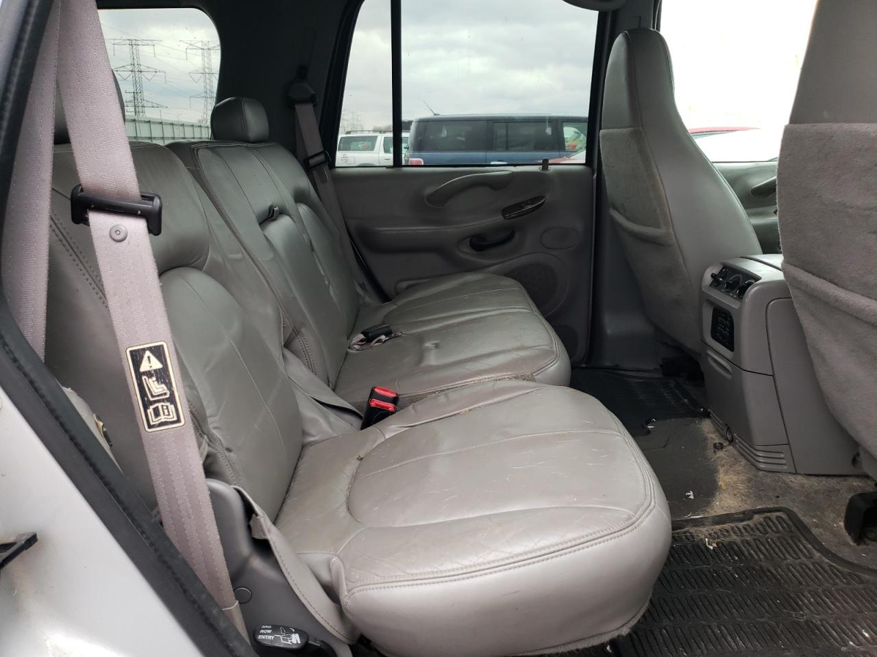 Photo 6 from auction – 2001 FORD EXPEDITION with VIN 1FMPU16L21LA22362