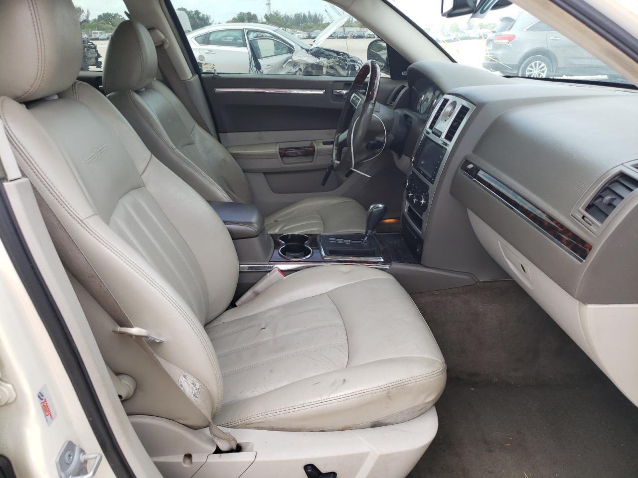 Photo 5 from auction – 2008 CHRYSLER 300C with VIN 2C3KA63H28H137849