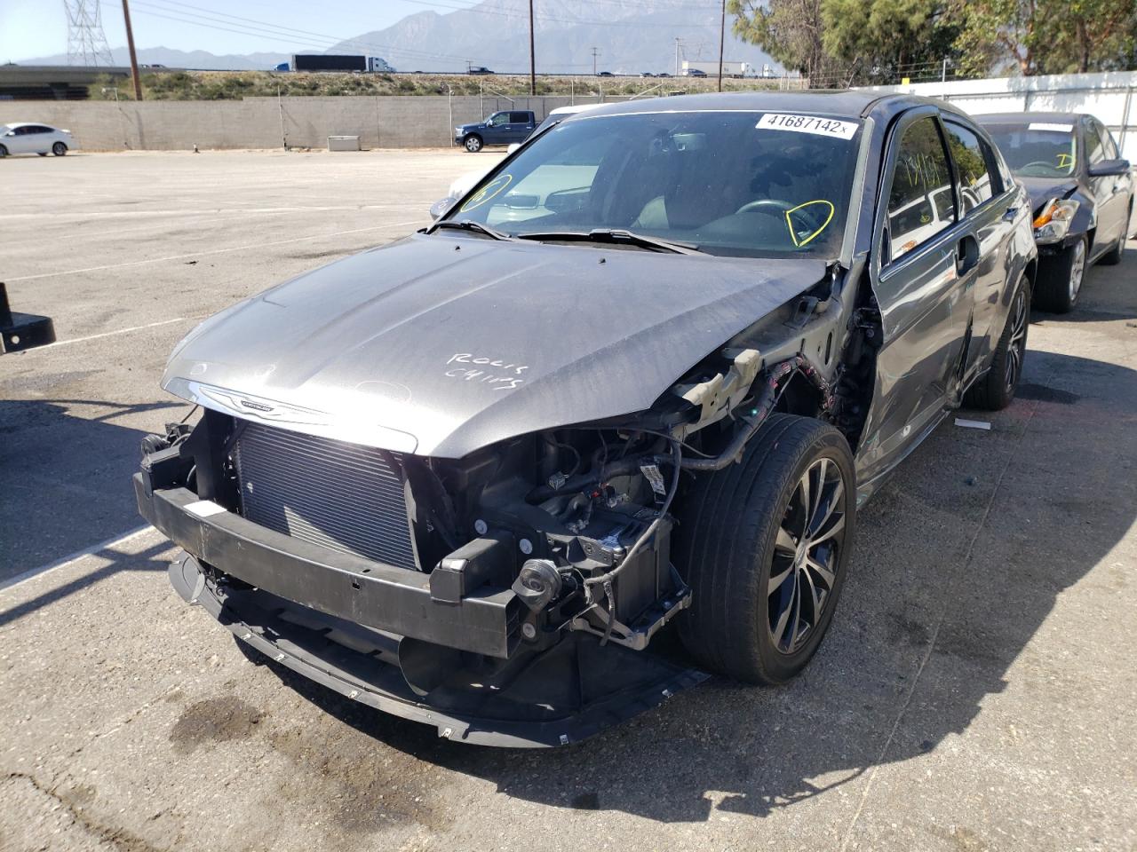 Photo 2 from auction – 2013 CHRYSLER 200 LIMITE with VIN 1C3CCBCG8DN728509