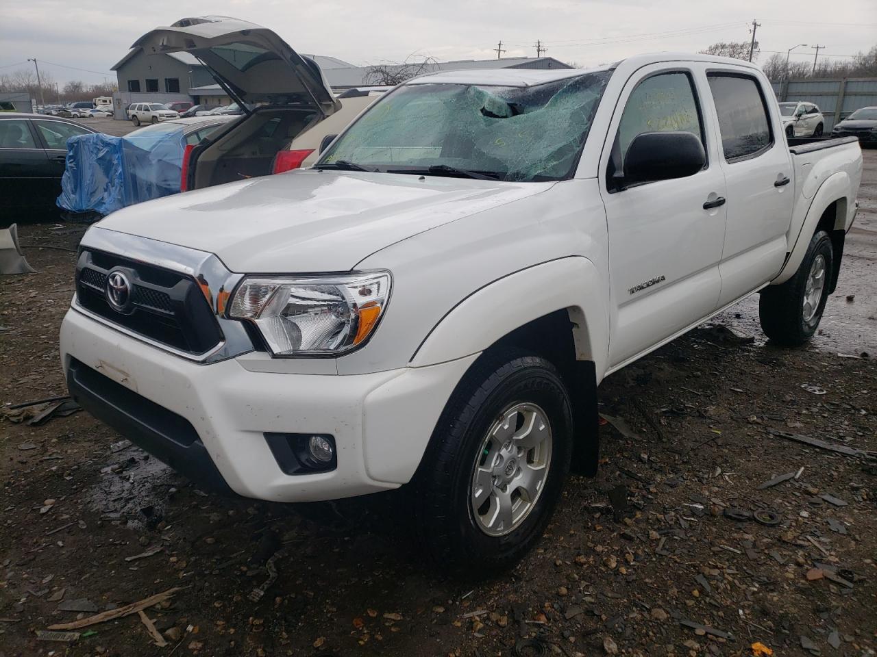 Photo 2 from auction – 2015 TOYOTA TACOMA DOU with VIN 3TMLU4EN7FM194304