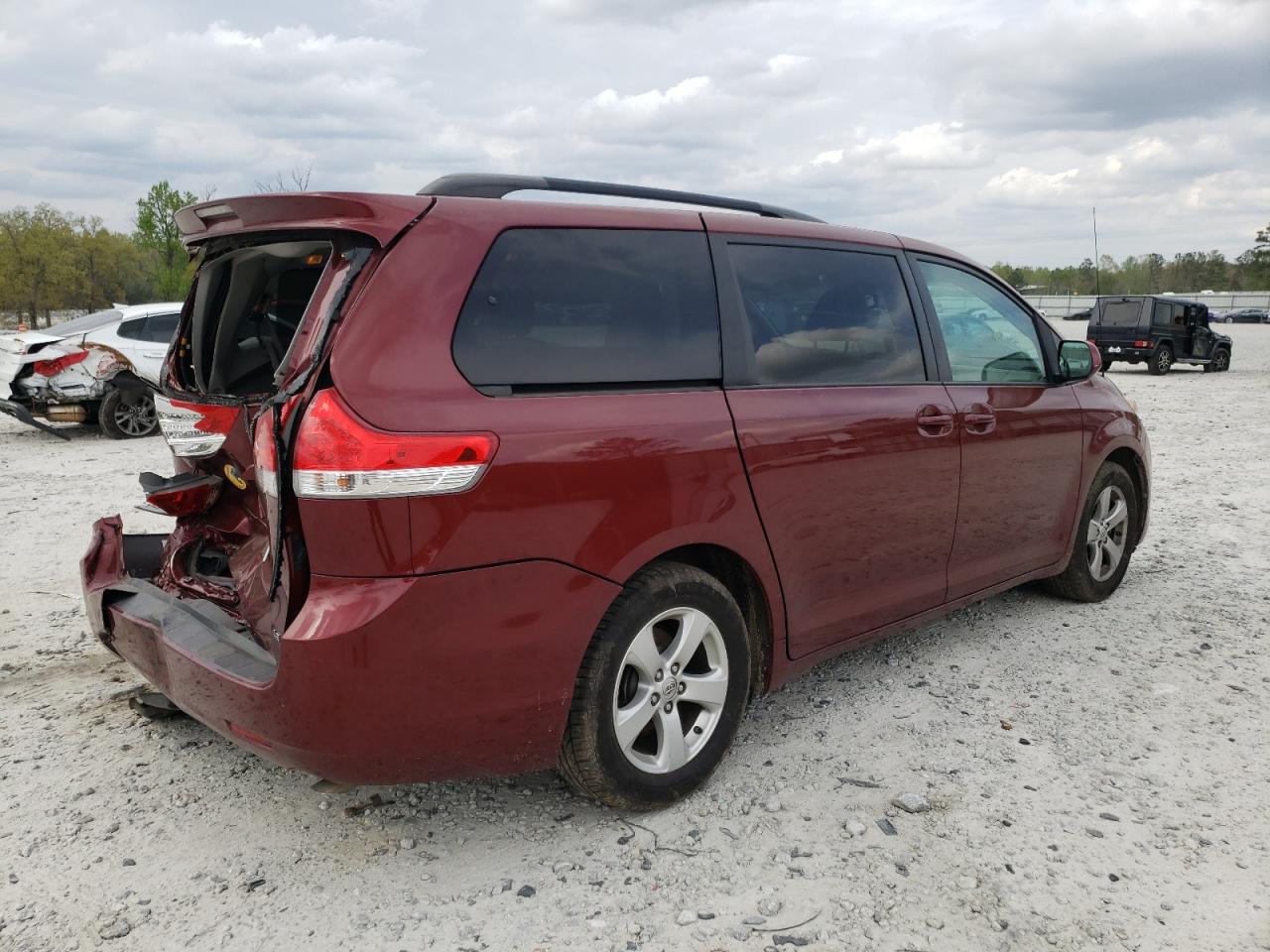 Photo 4 from auction – 2014 TOYOTA SIENNA LE with VIN 5TDKK3DC7ES417645