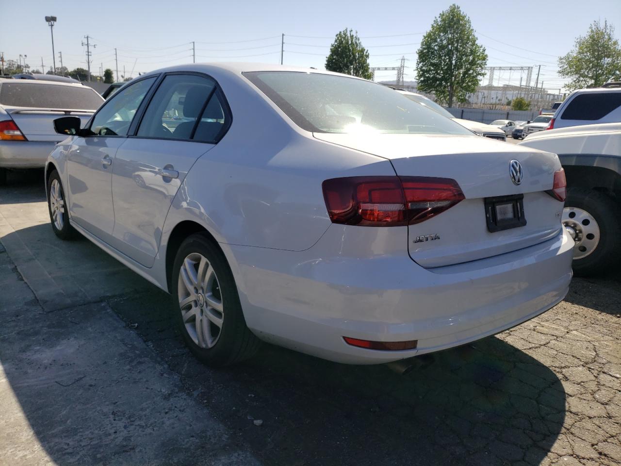 Photo 3 from auction – 2018 VOLKSWAGEN JETTA S with VIN 3VW2B7AJ2JM258955