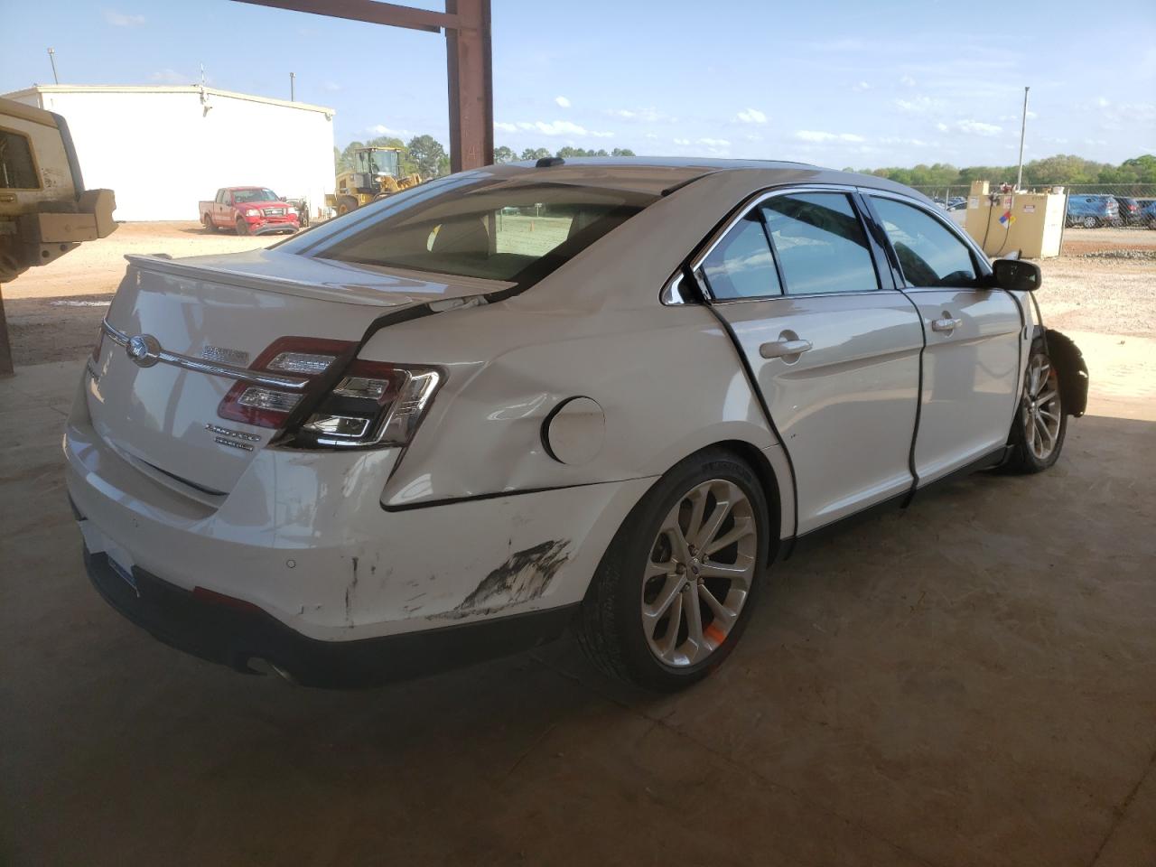 Photo 4 from auction – 2014 FORD TAURUS LIM with VIN 1FAHP2F83EG173653
