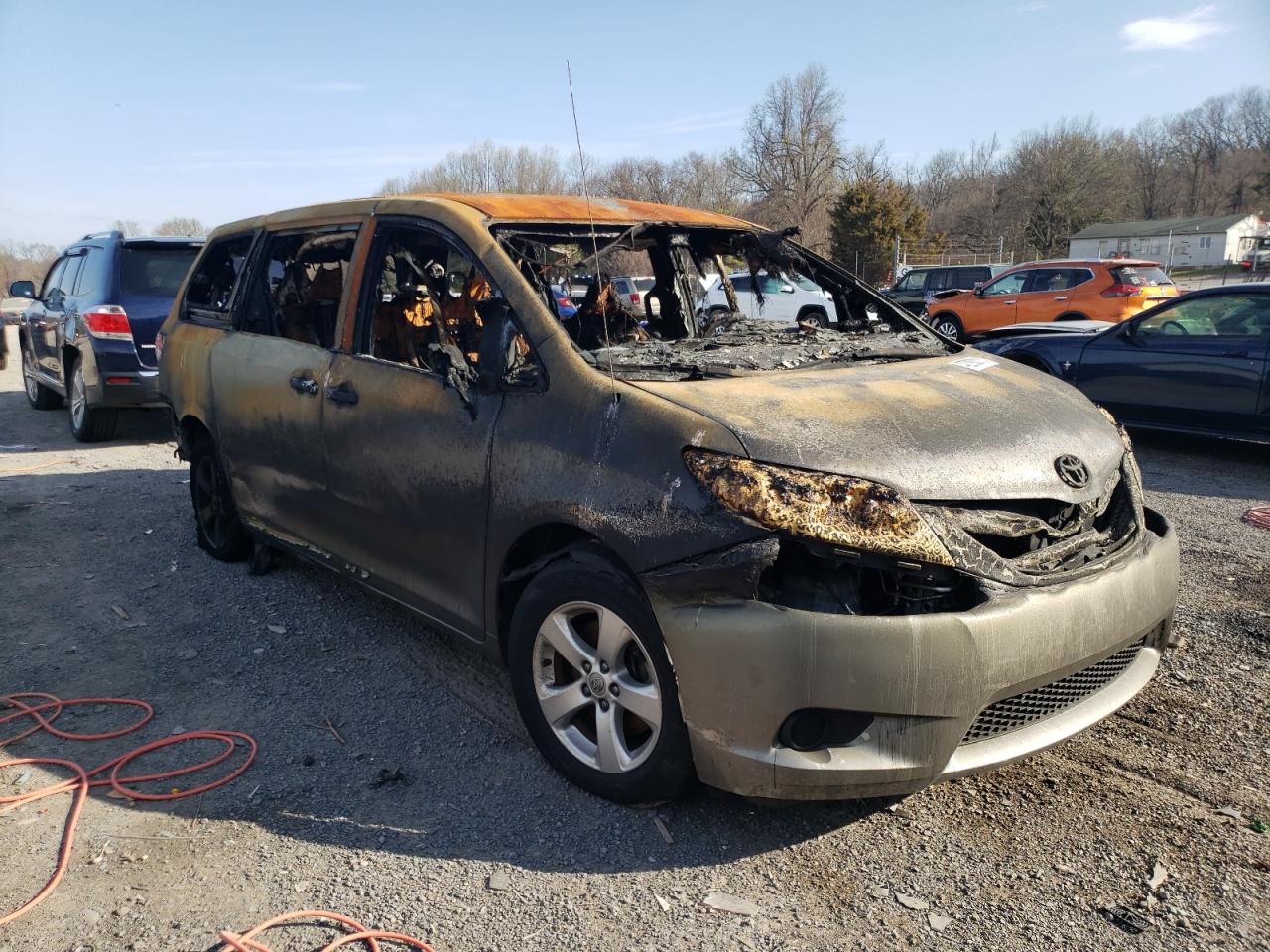 TOYOTA SIENNA BAS 2011 con VIN 5TDKA3DC4BS007089 - Foto de la subasta