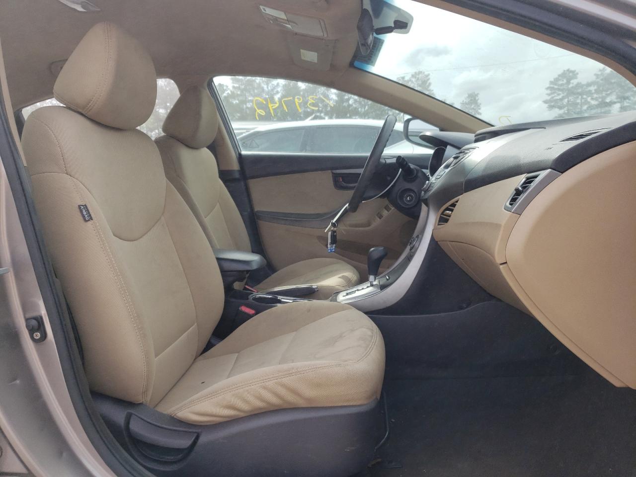 Photo 5 from auction – 2012 HYUNDAI ELANTRA GL with VIN 5NPDH4AE0CH085599