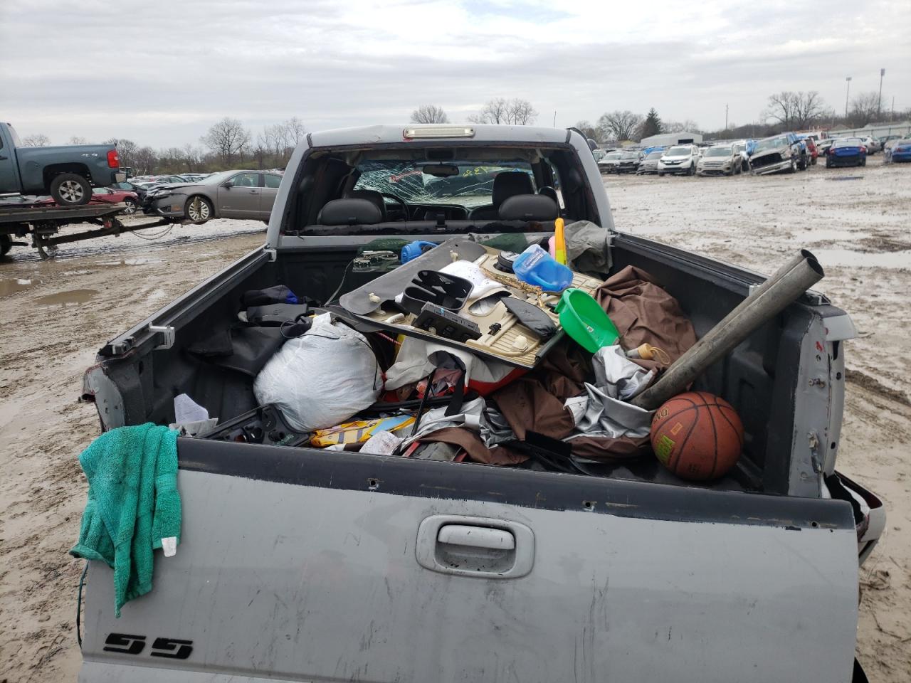 Photo 6 from auction – 2003 CHEVROLET SILVERADO with VIN 2GCEK19N331375006