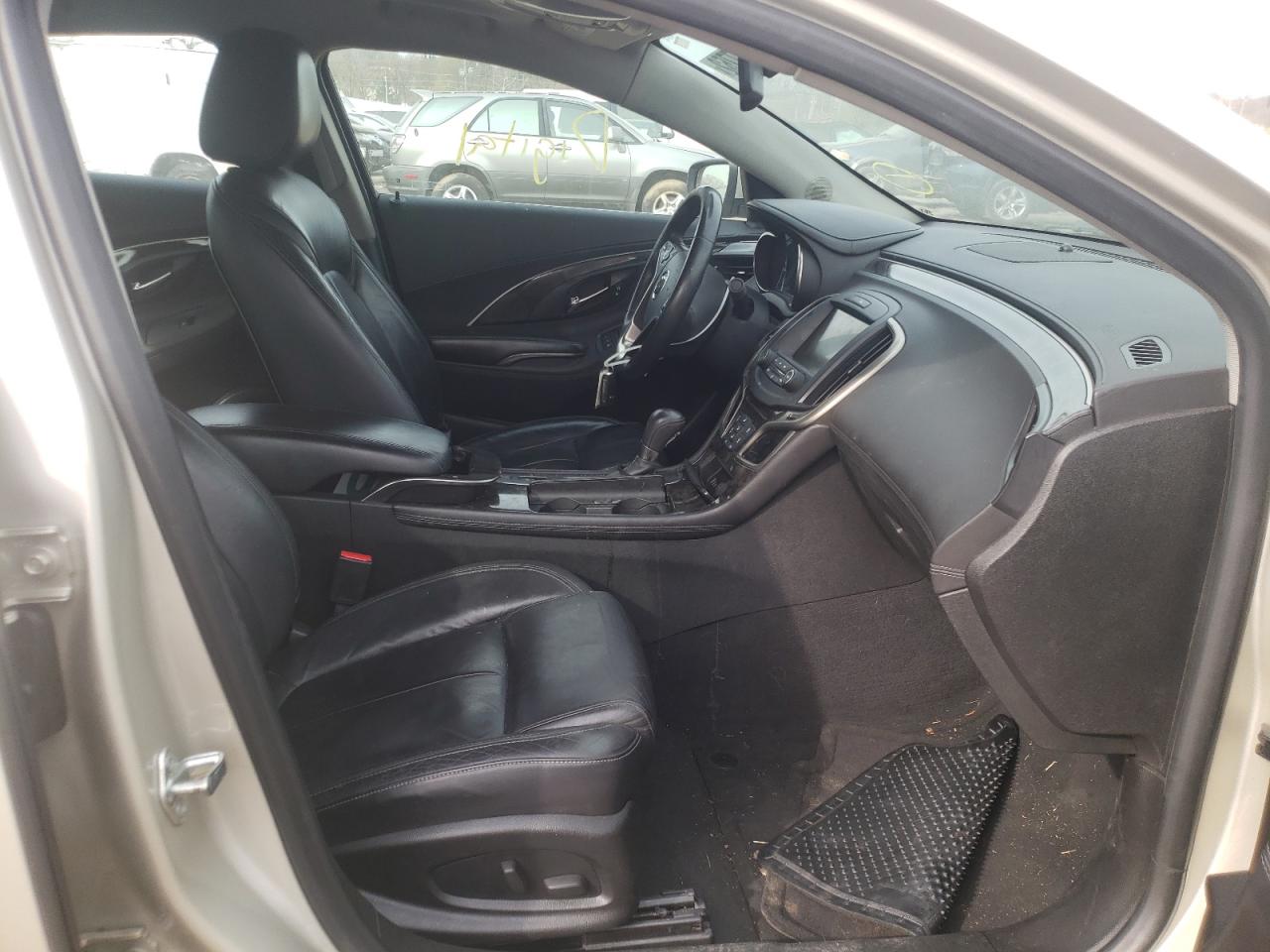 Photo 5 from auction – 2016 BUICK LACROSSE with VIN 1G4GB5G37GF177136