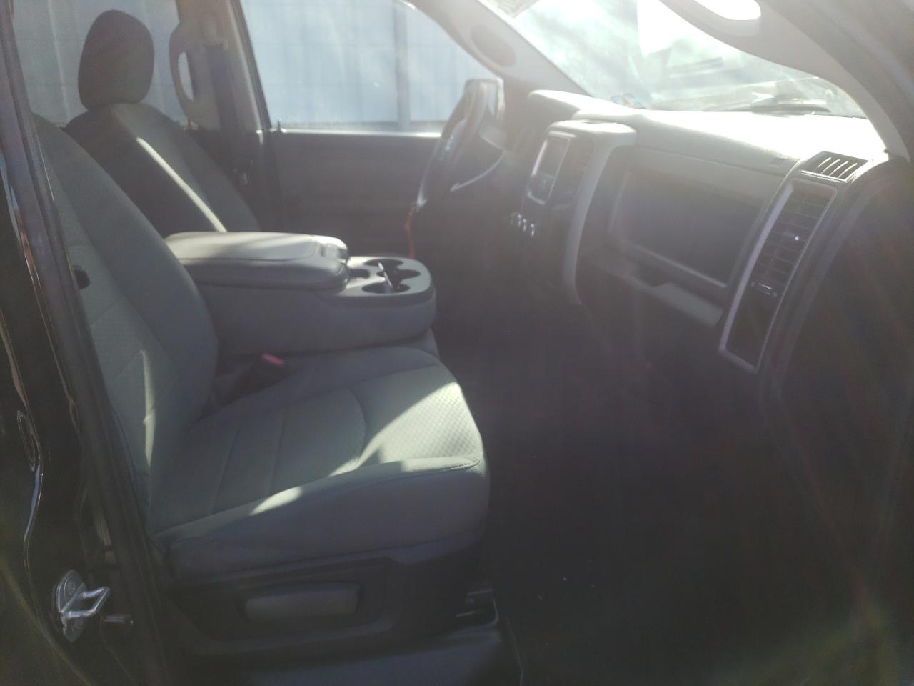 Foto 5 de la subasta – 2015 RAM 1500 ST con VIN 1C6RR6FG4FS517648