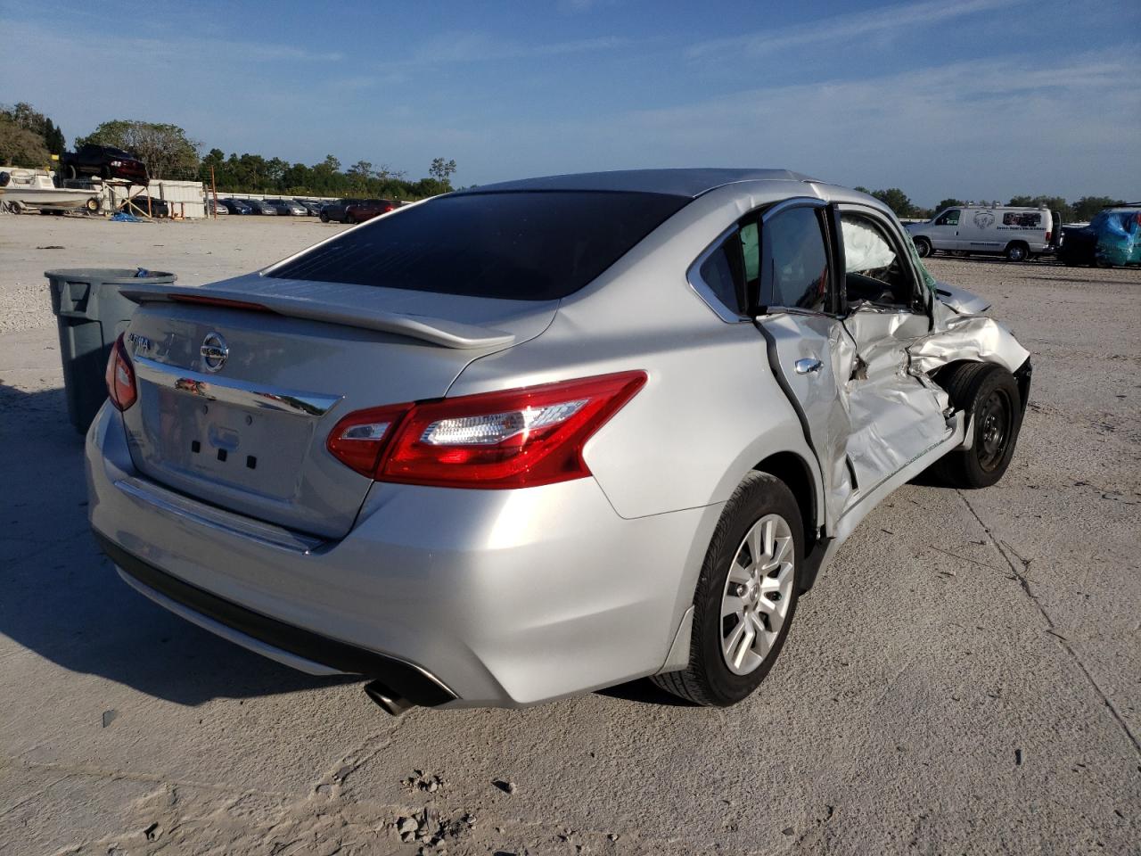 Photo 4 from auction – 2016 NISSAN ALTIMA 2.5 with VIN 1N4AL3AP6GC290655