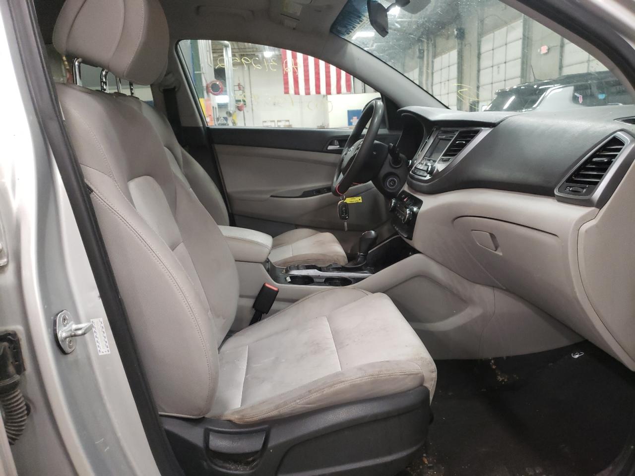 Photo 5 from auction – 2016 HYUNDAI TUCSON LIM with VIN KM8J3CA44GU067987