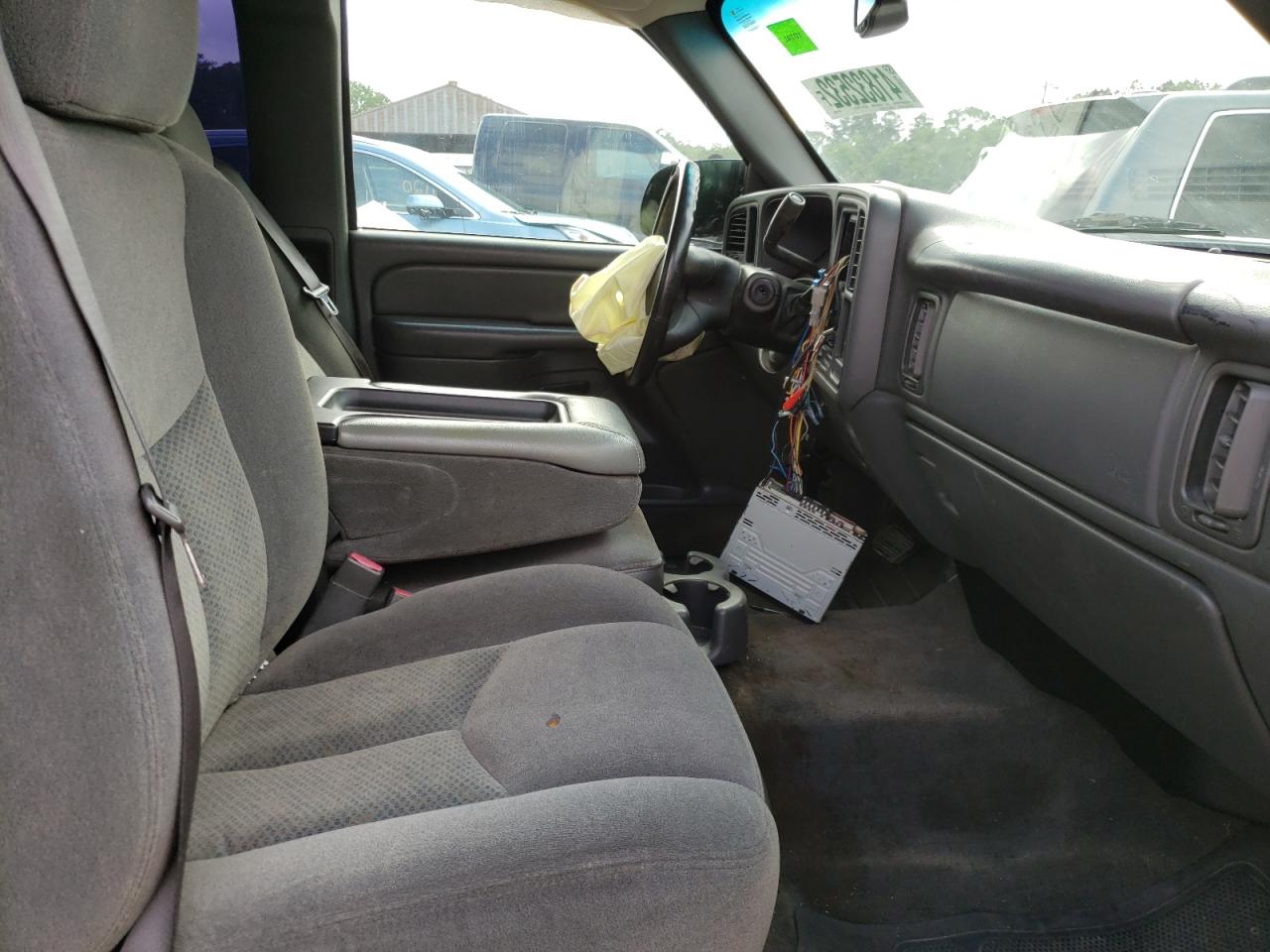 Photo 5 from auction – 2004 CHEVROLET SILVERADO with VIN 1GCEC19T94E400860