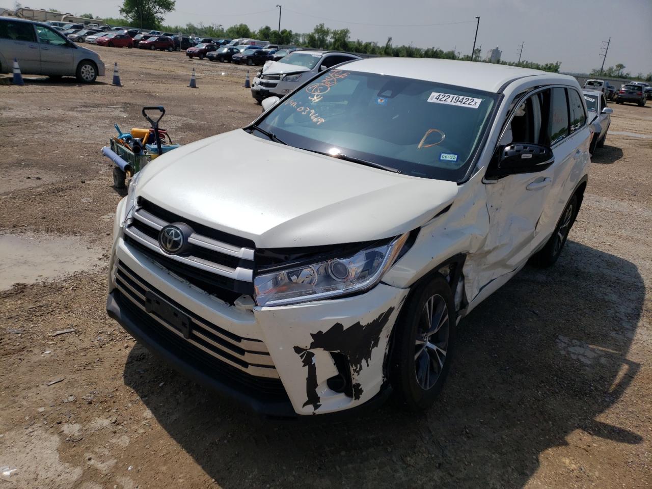 Photo 2 from auction – 2018 TOYOTA HIGHLANDER with VIN 5TDZARFH5JS039669