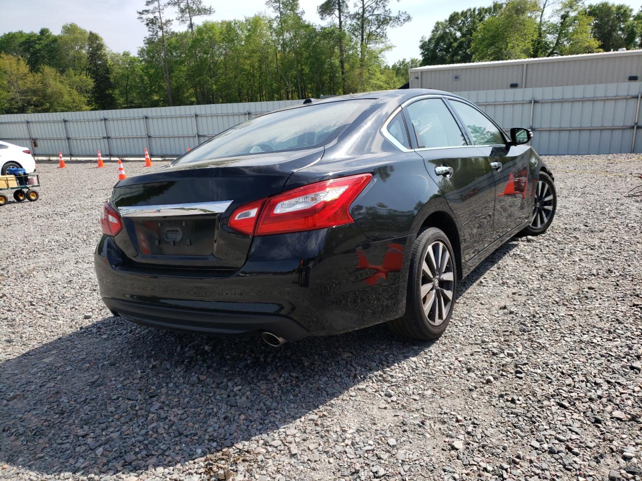 Photo 4 from auction – 2017 NISSAN ALTIMA 2.5 with VIN 1N4AL3AP5HC174736