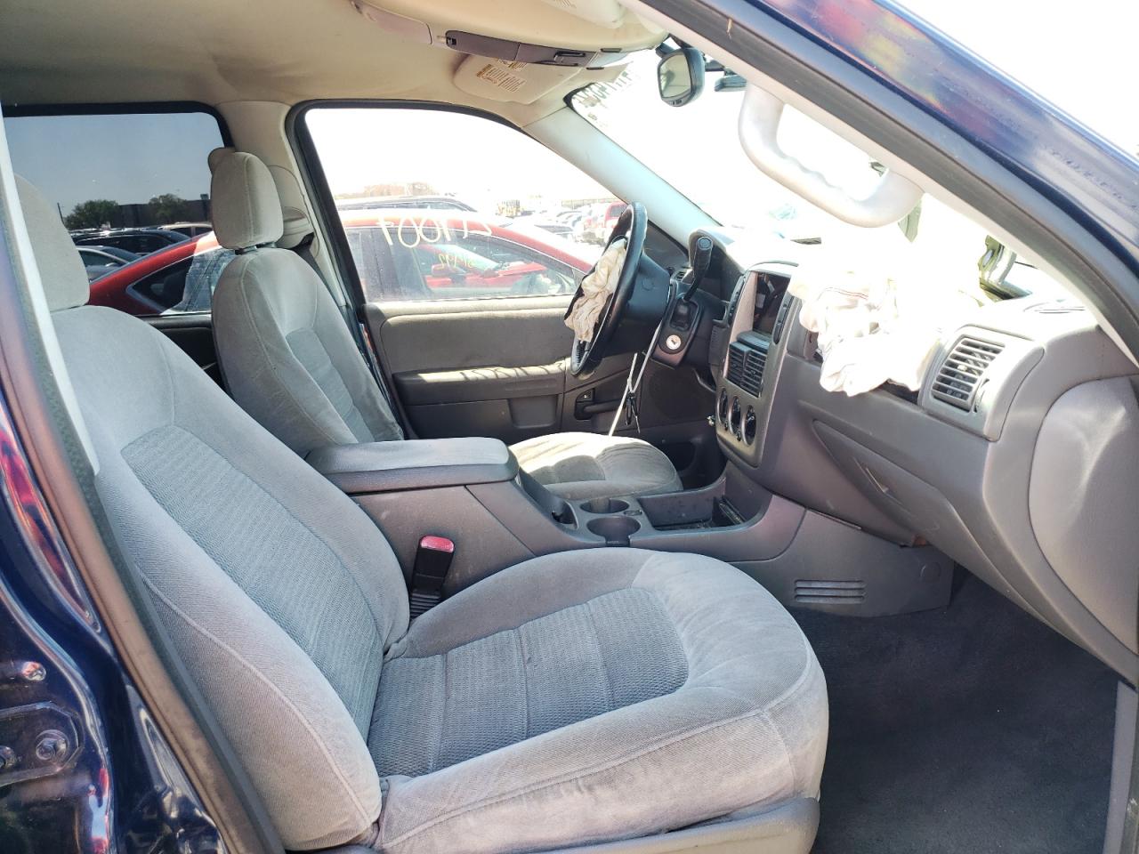 Photo 5 from auction – 2005 FORD EXPLORER X with VIN 1FMZU63K35ZA36968