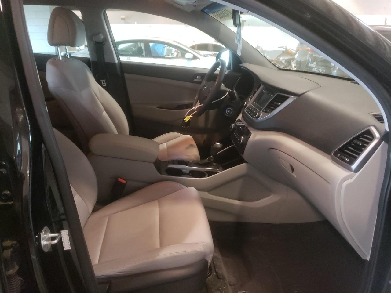 Photo 5 from auction – 2016 HYUNDAI TUCSON LIM with VIN KM8J33A20GU139878