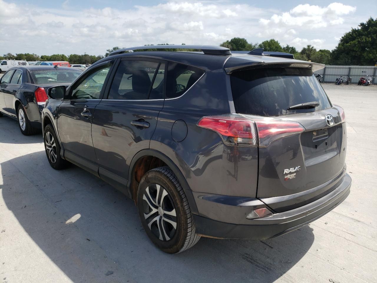 Photo 3 from auction – 2018 TOYOTA RAV4 LE with VIN JTMZFREV0JJ156971
