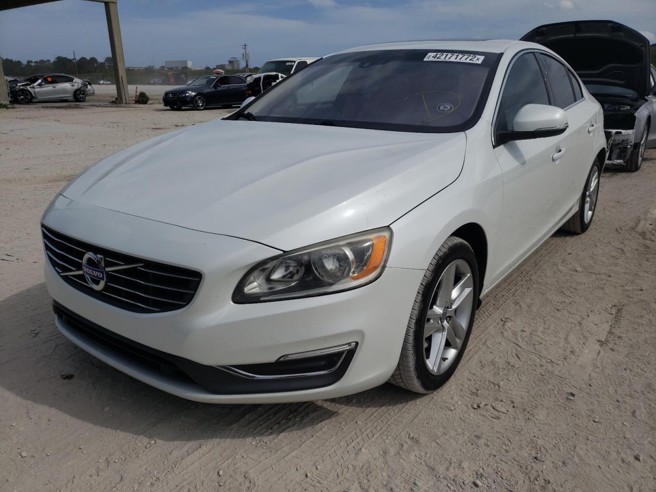 Photo 2 from auction – 2015 VOLVO S60 PREMIE with VIN YV140MFC9F1306184