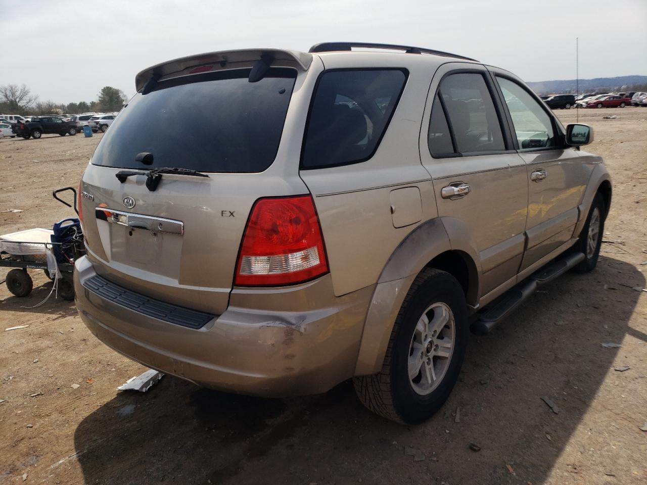 Photo 4 from auction – 2004 KIA SORENTO EX with VIN KNDJC733345268821