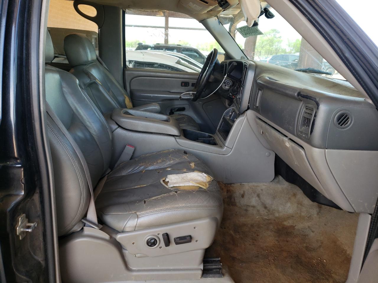 Photo 5 from auction – 2005 GMC YUKON with VIN 1GKEC13T65J221374
