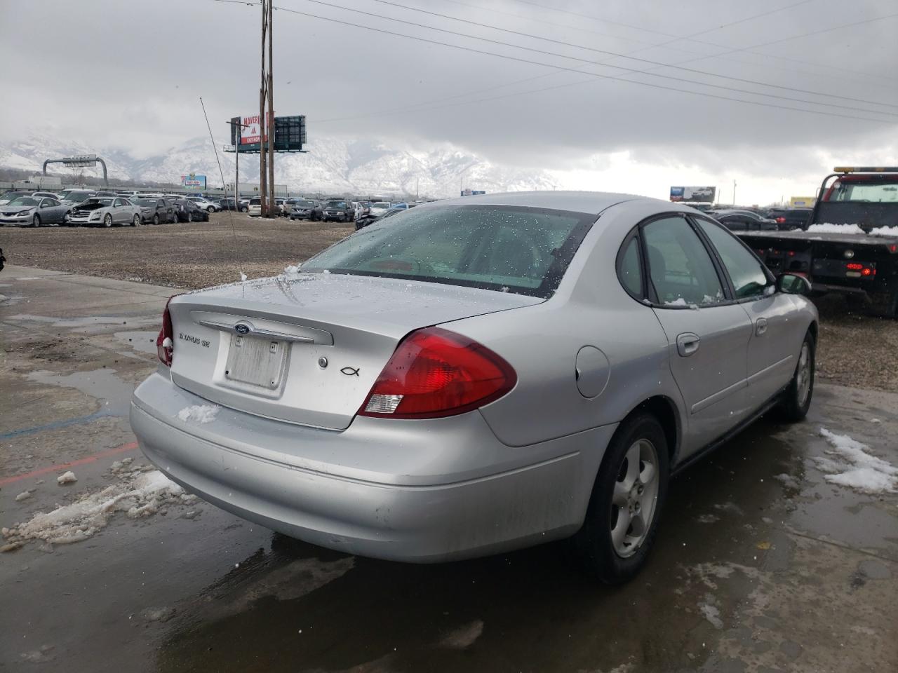 Photo 4 from auction – 2000 FORD TAURUS SE with VIN 1FAFP53U3YA146664