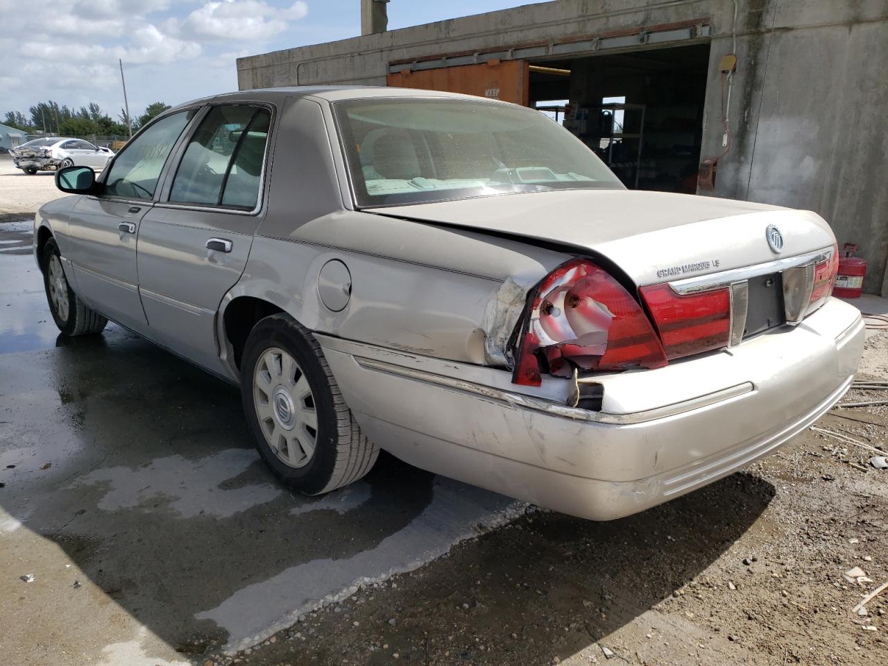 Photo 3 from auction – 2005 MERCURY GRAND MARQ with VIN 2MEFM75W65X650009