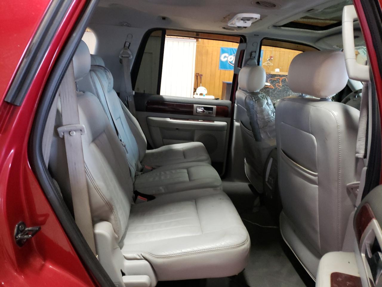 Photo 6 from auction – 2005 LINCOLN NAVIGATOR with VIN 5LMFU27525LJ06945