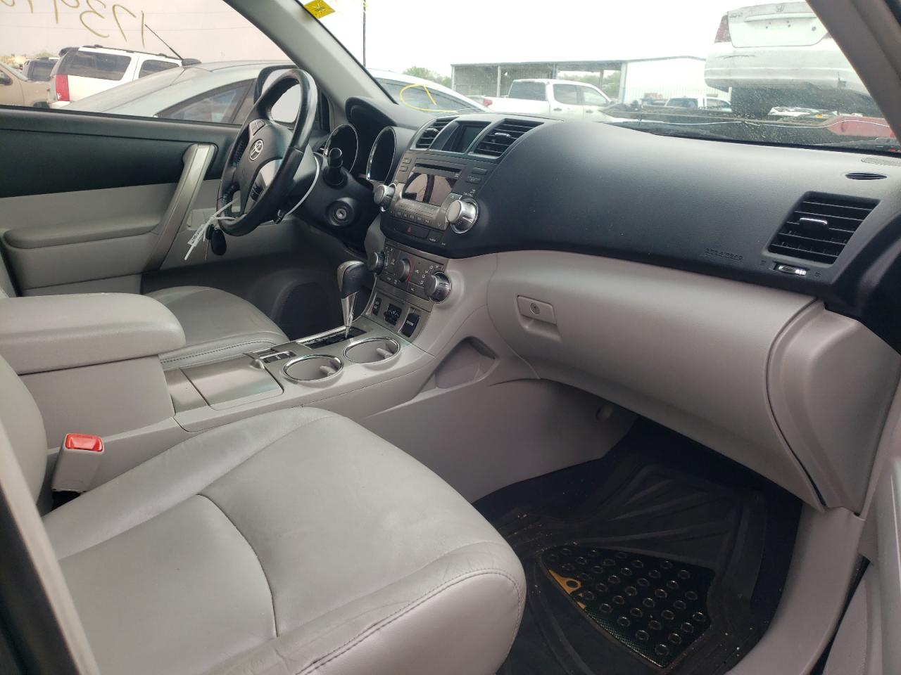 Photo 5 from auction – 2011 TOYOTA HIGHLANDER with VIN 5TDZK3EH0BS031606