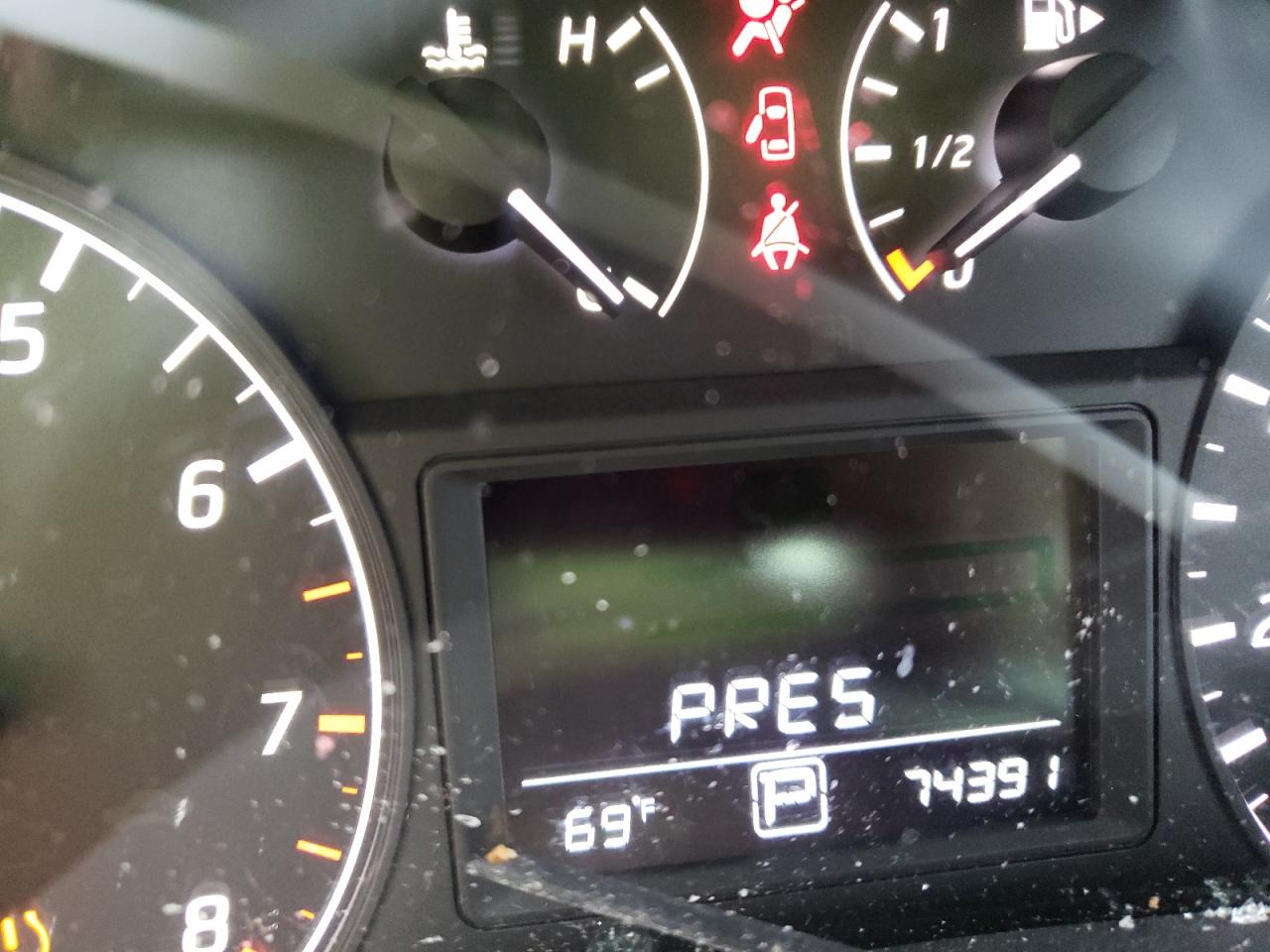 Photo 8 from auction – 2016 NISSAN SENTRA S with VIN 3N1AB7AP1GY255682