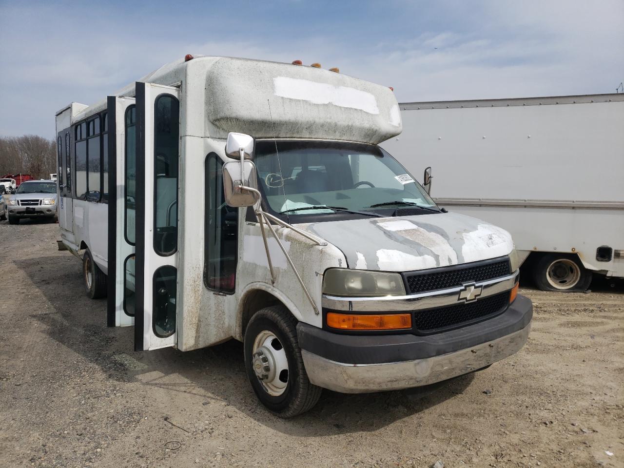 CHEVROLET EXPRESS G3 2004 with VIN 1GBJG31UX41167201 - Photo from auction