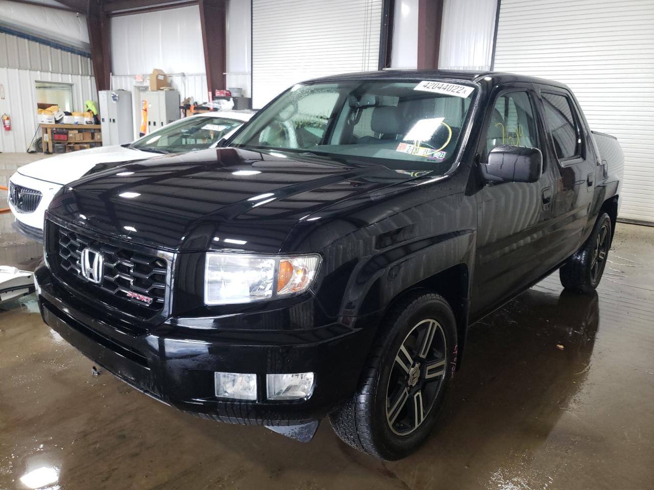 Photo 2 from auction – 2013 HONDA RIDGELINE with VIN 5FPYK1F70DB008265