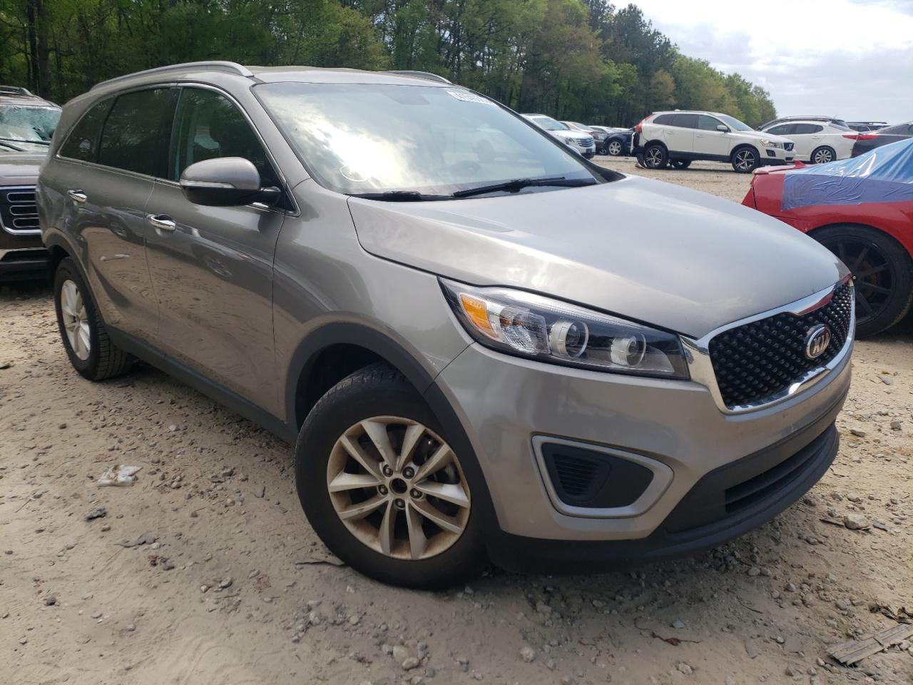 KIA SORENTO LX 2016 with VIN 5XYPG4A36GG168563 - Photo from auction