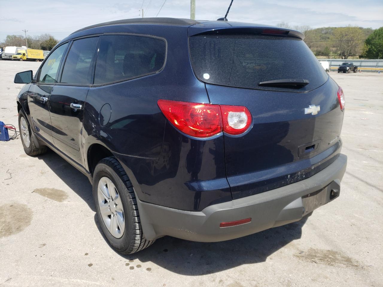 Photo 3 from auction – 2011 CHEVROLET TRAVERSE L with VIN 1GNKRFED2BJ184925