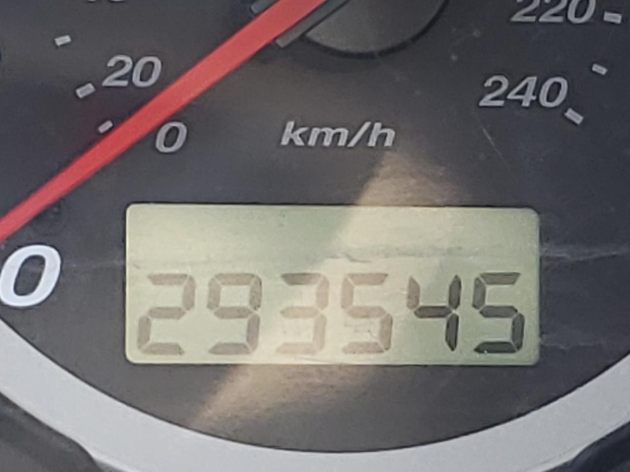 Photo 8 from auction – 2002 HONDA CR-V LX with VIN JHLRD68412C005279
