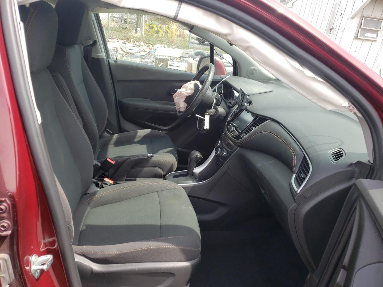 Photo 5 from auction – 2017 CHEVROLET TRAX LS with VIN 3GNCJNSB2HL156942