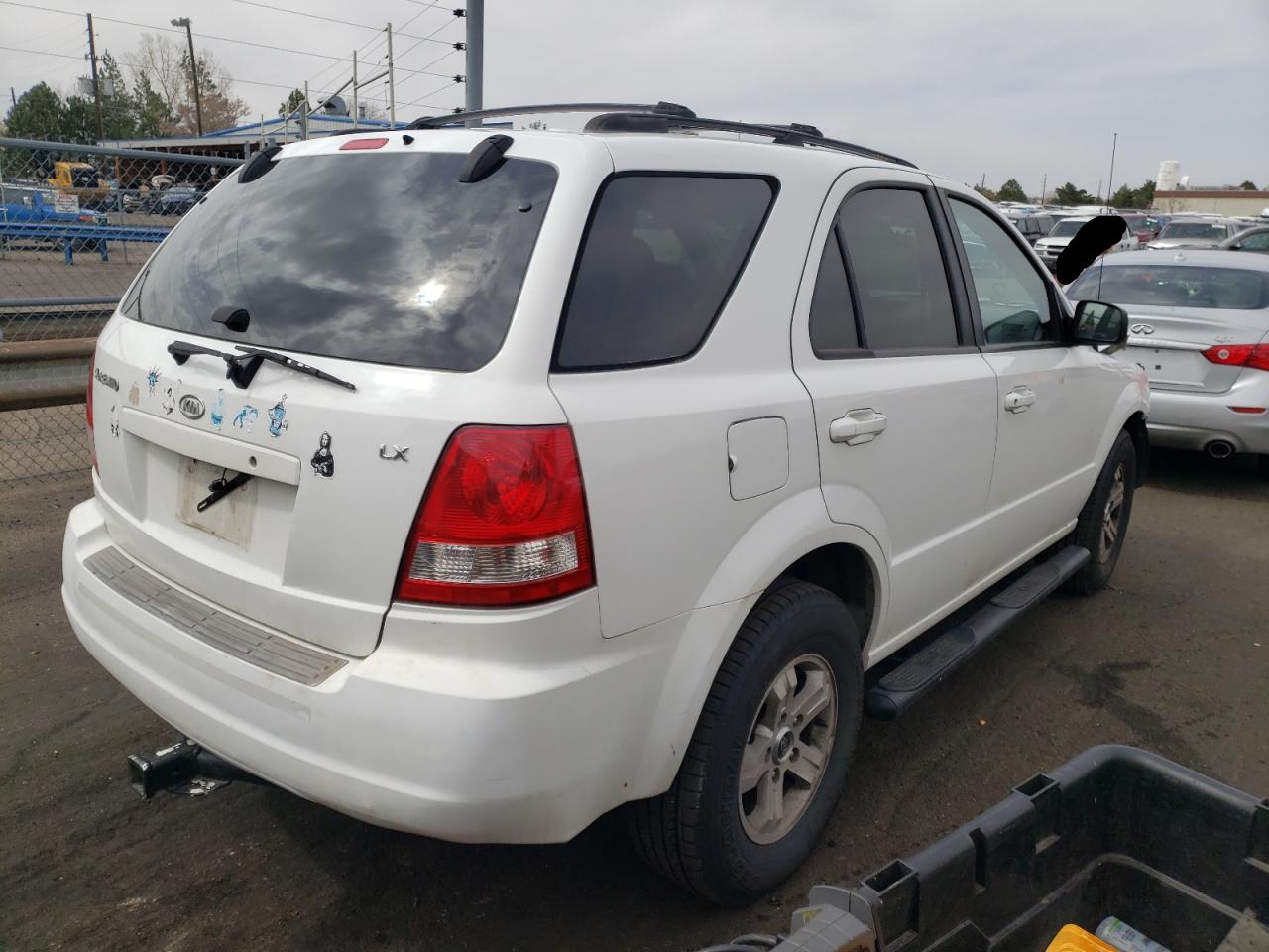 Photo 4 from auction – 2004 KIA SORENTO EX with VIN KNDJD733945194804