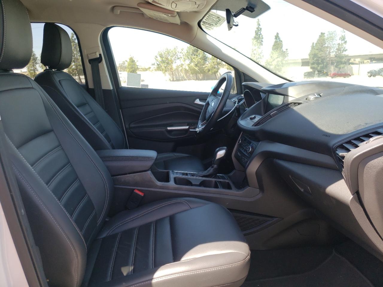 Photo 5 from auction – 2019 FORD ESCAPE SEL with VIN 1FMCU0HD7KUC31364