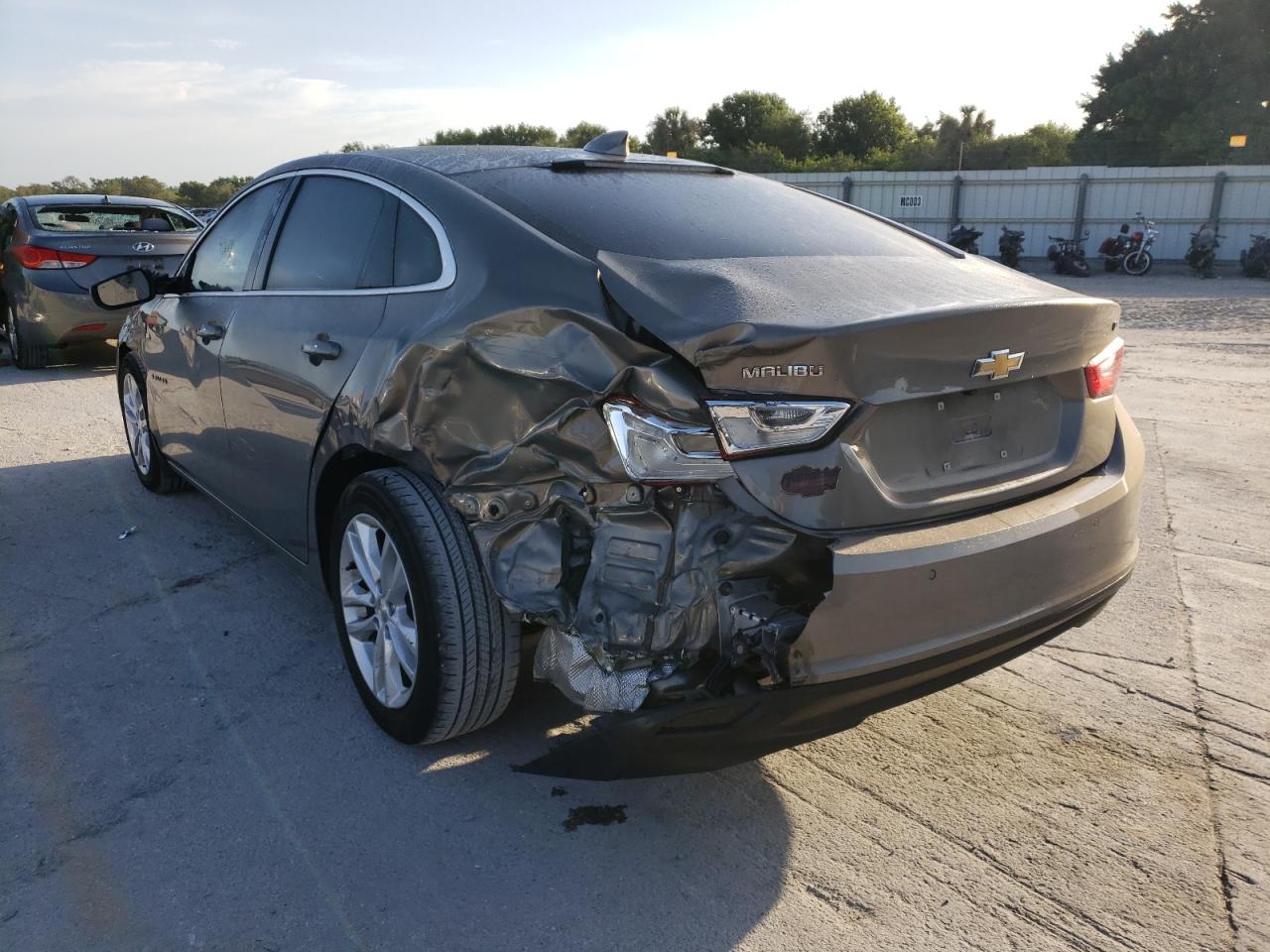 Photo 3 from auction – 2017 CHEVROLET MALIBU LT with VIN 1G1ZE5ST7HF241018